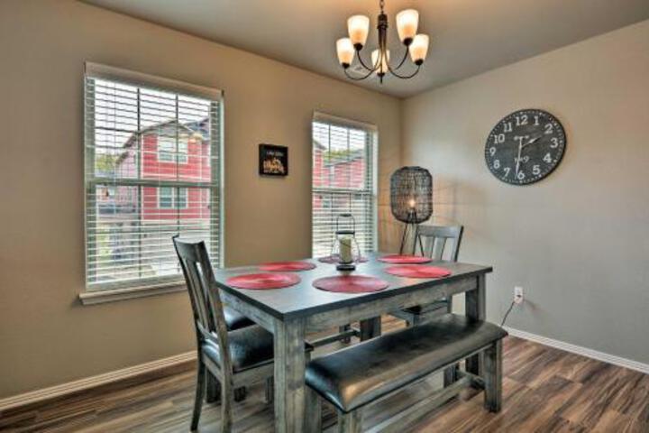 Newly Built Townhome 3 Mi. To UARK Campus! - thumb 5