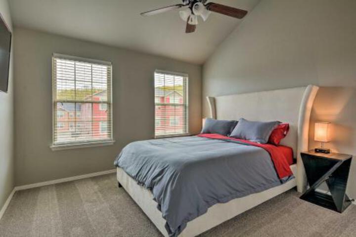 Newly Built Townhome 3 Mi. To UARK Campus! - thumb 0