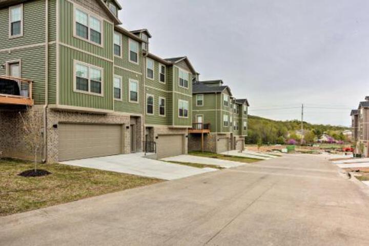Newly Built Townhome 3 Mi. To UARK Campus! - thumb 3