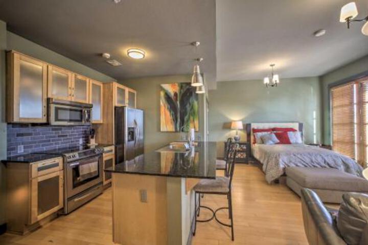 Luxury Studio On Dickson St. Walk To UArk! - thumb 1