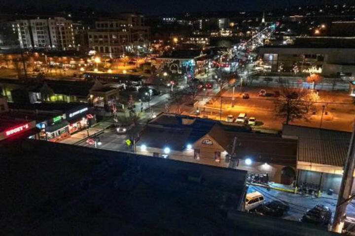 Luxury Studio On Dickson St. Walk To UArk! - thumb 4