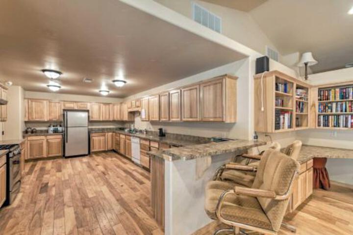 Ruidoso Condo With Deck 13 Mi From Ski Apache! - thumb 0