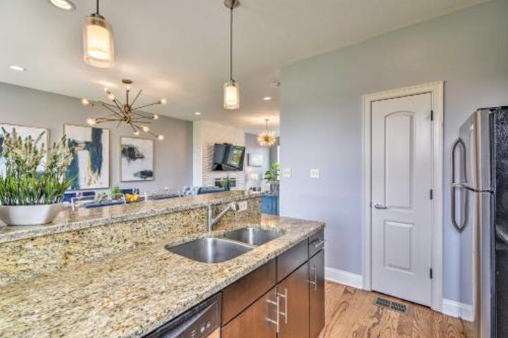 Memphis Townhome W / Rooftop Walk To Beale St. - thumb 4