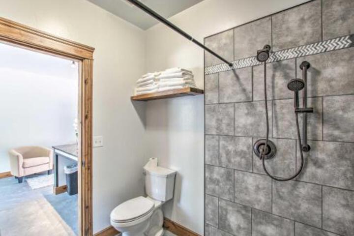 Lovely Lava Hot Springs Studio Walk To Pools - thumb 0