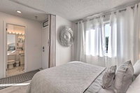 NEW Modern Montauk Condo w / Pool AccessOcean View