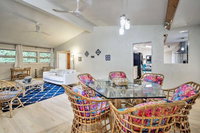 Lake Michigan Home w / Private Beach Access