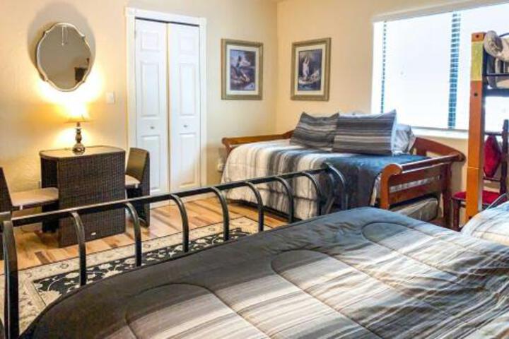 Mystic Forest Lodge With Superb Vistas & Media Room! - thumb 5