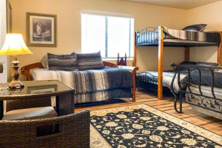 Mystic Forest Lodge With Superb Vistas & Media Room! - thumb 2