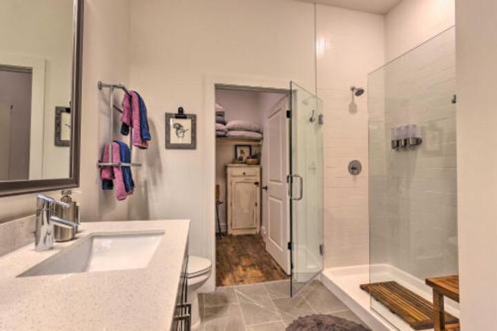 Downtown Asheville Condo With Patio & Amenities - thumb 5