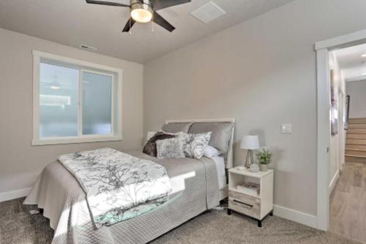 Contemporary Home On The Bench 2 Mi To BSU! - thumb 0