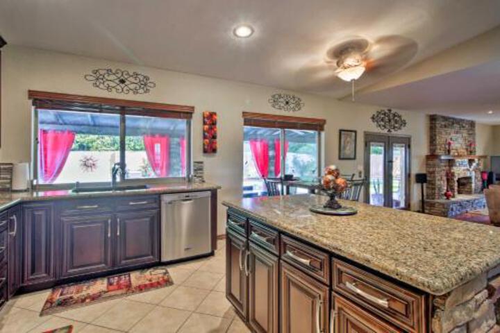 Spacious Phoenix Area Home W / Backyard Oasis! - thumb 0