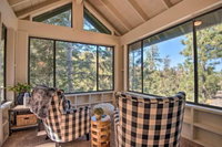 Spacious Pine Mtn Club Cabin w / Game RoomDeck