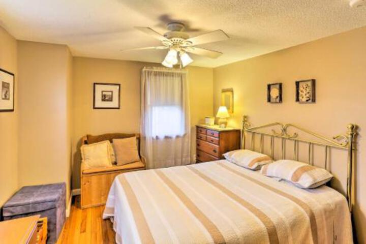 Spacious East Falmouth House Walk To Great Pond! - thumb 3