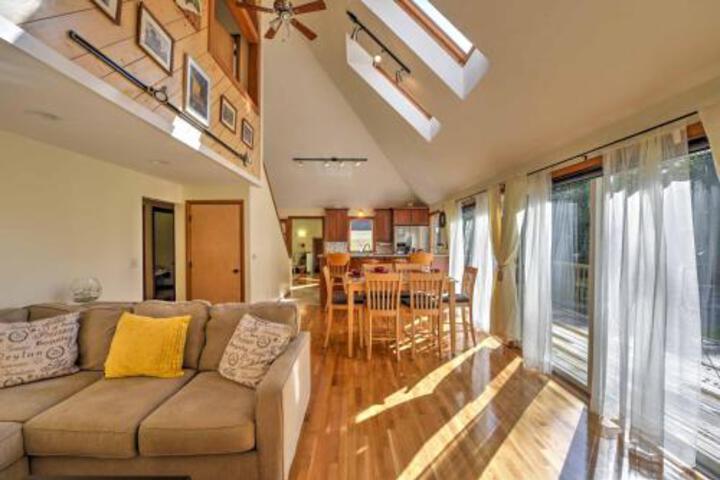 Charming East Falmouth House 4 Miles To Beach! - thumb 6