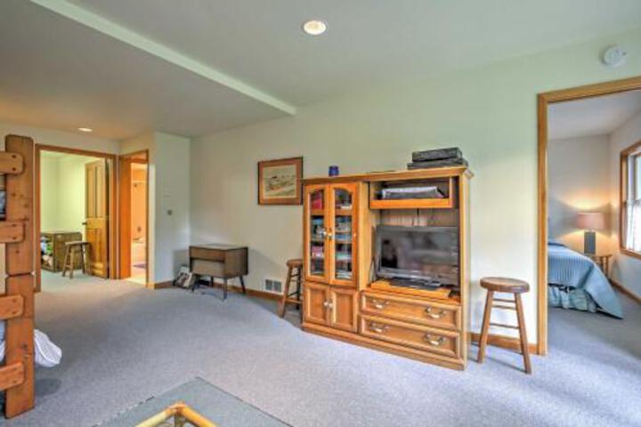 Large Manzanita House With 3 Balconies & Ocean Views - thumb 7