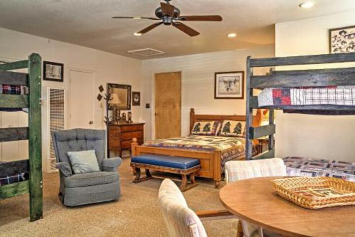 Rustic Alto Cabin With Hot Tub Deck & Fireplace! - thumb 5