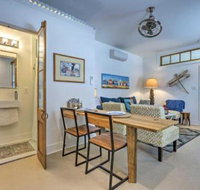 Walk to Beach from Chic Old Town Apt with Yard - Accommodation Dallas