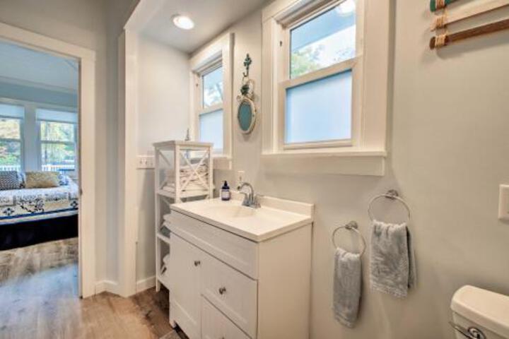 Modern Home With Pool & Hot Tub Walk To Beach! - thumb 6