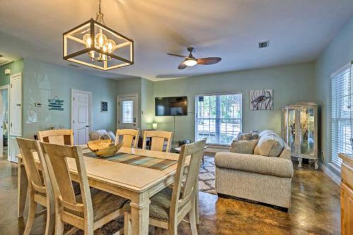 Charming Coastal Cottage Walk To Beach & Downtown! - thumb 2