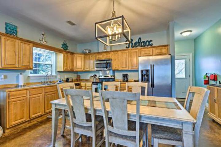 Charming Coastal Cottage Walk To Beach & Downtown! - thumb 6