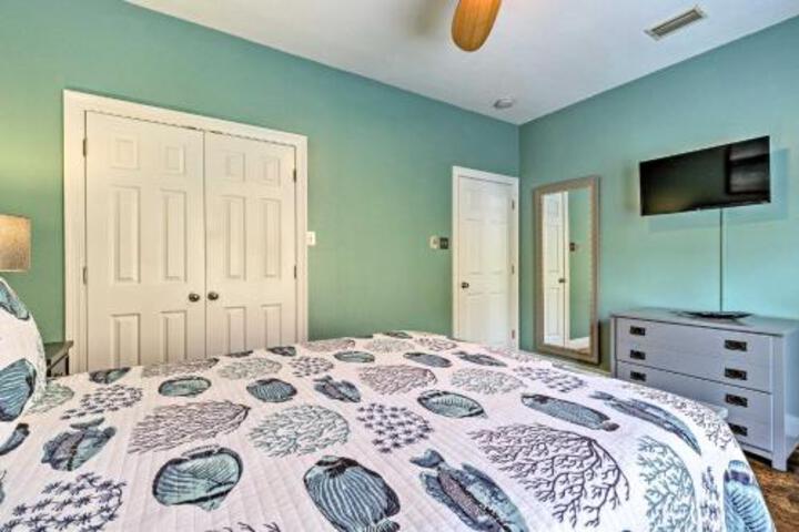 Charming Coastal Cottage Walk To Beach & Downtown! - thumb 0