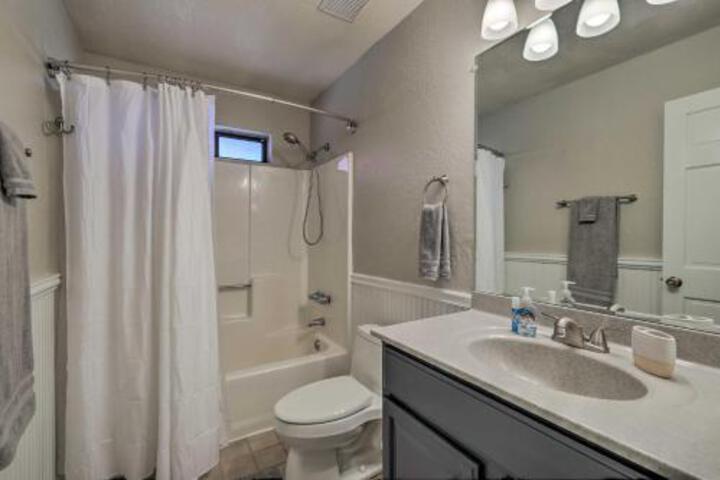 Pristine Flagstaff Cabin With Decks & Mountain Views! - thumb 1