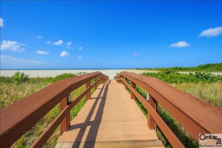 SST3 703 South Seas Tower Condo - thumb 4