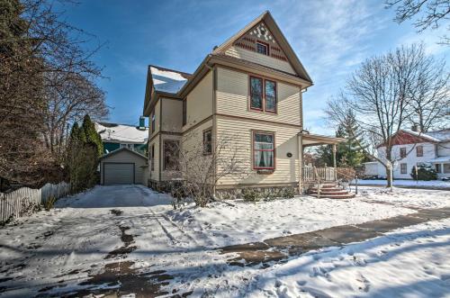 Year Round Dwtn Lake Geneva Family Retreat - thumb 1