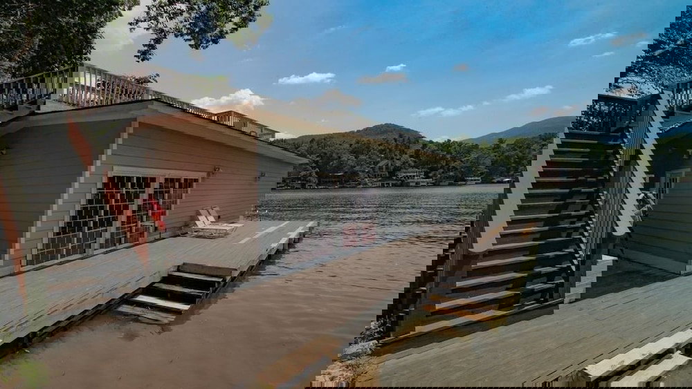 Large Lakefront Cabin W/kayaks And Boathouse 5 Bedroom Home - thumb 1