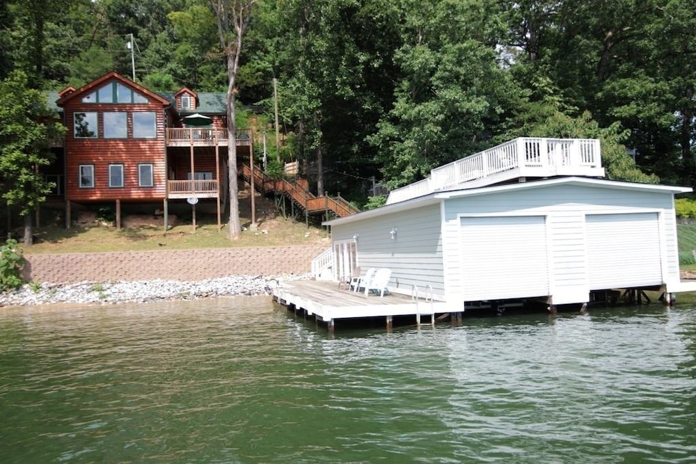 Large Lakefront Cabin W/kayaks And Boathouse 5 Bedroom Home - thumb 2