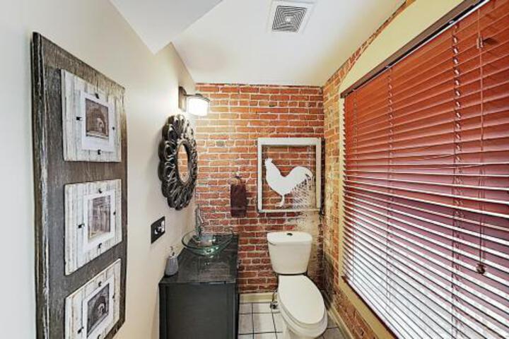 5 Star Luxurious Urban Loft Apartment In The Heart Of Asheville Condo - thumb 1