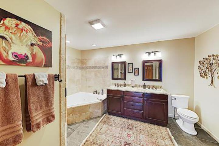 5 Star Luxurious Urban Loft Apartment In The Heart Of Asheville Condo - thumb 2