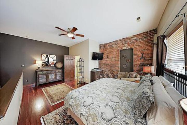 5 Star Luxurious Urban Loft Apartment In The Heart Of Asheville Condo - thumb 4