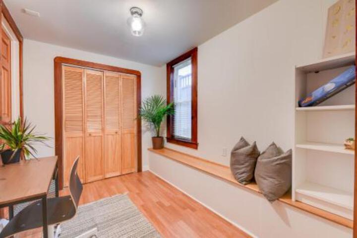 Welcoming & Friendly 2BR APT In Central Oakland Apts - thumb 0