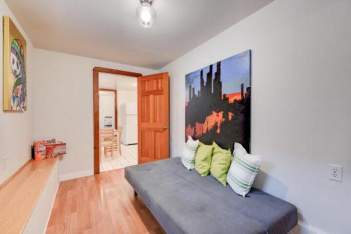 Welcoming & Friendly 2BR APT In Central Oakland Apts - thumb 1