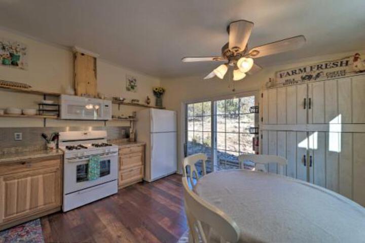 Cozy Home With BBQ & Deck 19 Mi To Ski Apache! - thumb 3