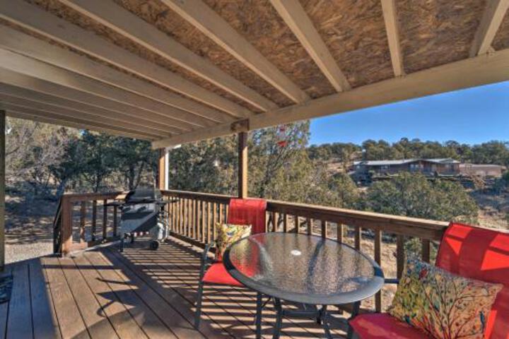 Cozy Home With BBQ & Deck 19 Mi To Ski Apache! - thumb 2