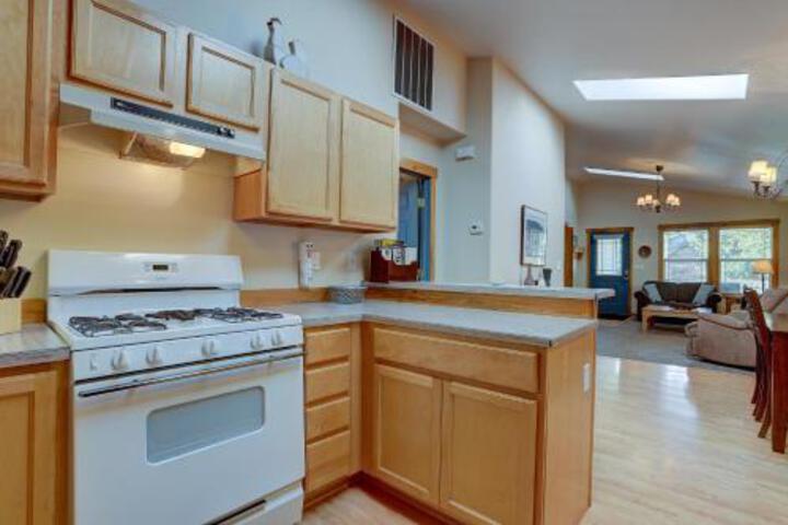 Huckleberry Cottage - thumb 3