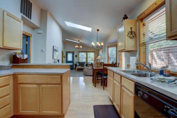 Huckleberry Cottage - thumb 7