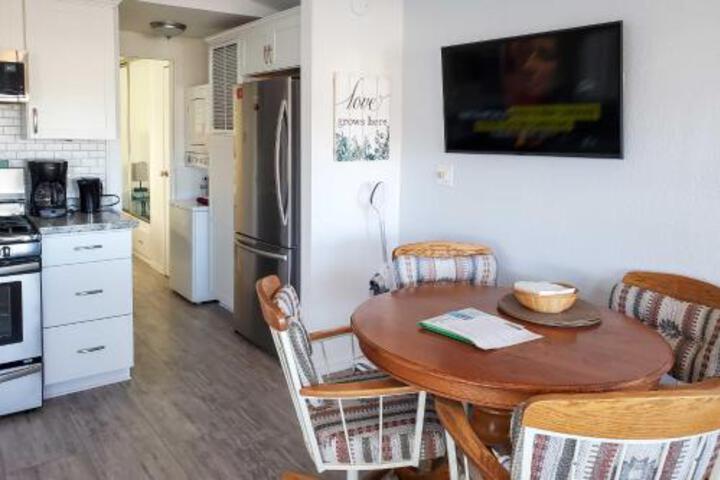 Quiet Escape Steps To Lake Havasu With Views & Grill! - thumb 3