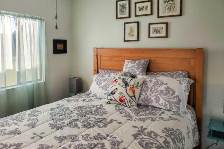 Quiet Escape Steps To Lake Havasu With Views & Grill! - thumb 1