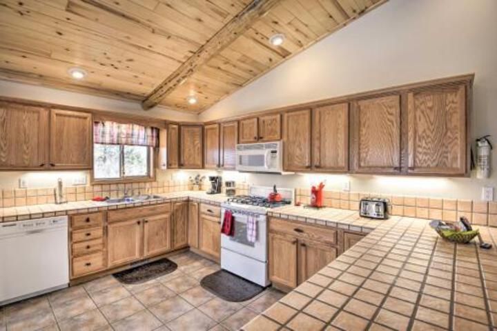 Rustic Home With Deck Near Fishing & Downtown! - thumb 1