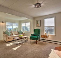 Charming Retreat w / Bay Views Walk to Beach - Accommodation Dallas