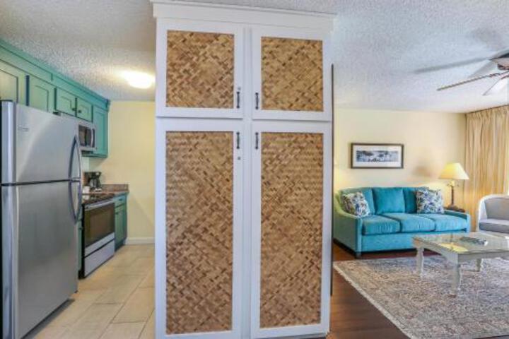 Beautifully Upgraded Full Kitchen Comfy King Bed AC Condo - thumb 0