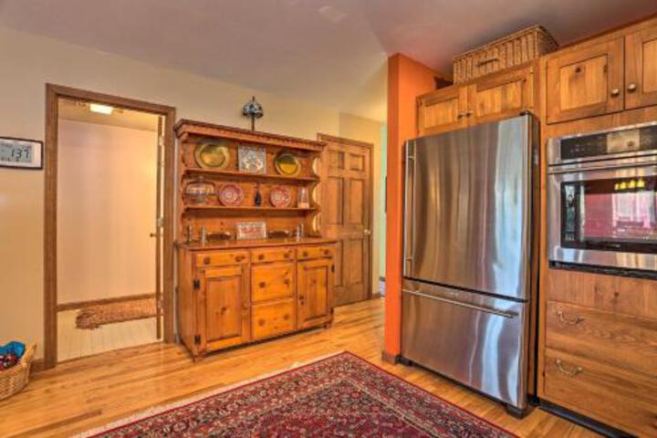 Family Home With Deck Near Minnewaska State Park - thumb 1