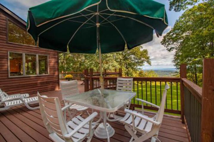 Family Home With Deck Near Minnewaska State Park - thumb 0