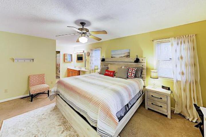 New Listing! Serene Mountain Retreat W / Game Room Home - thumb 3