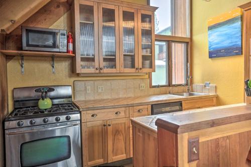 Tahoe Cabin W / Hot Tub Near Squaw & Alpine! - thumb 6