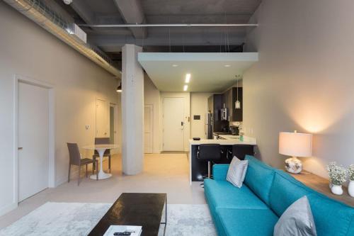 Steps To Shops Eats Convention Center With Gym W & D By Zencity - thumb 1