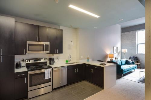 Steps To Shops Eats Convention Center With Gym W & D By Zencity - thumb 2